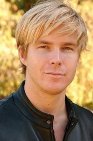 亚当·罗比特尔